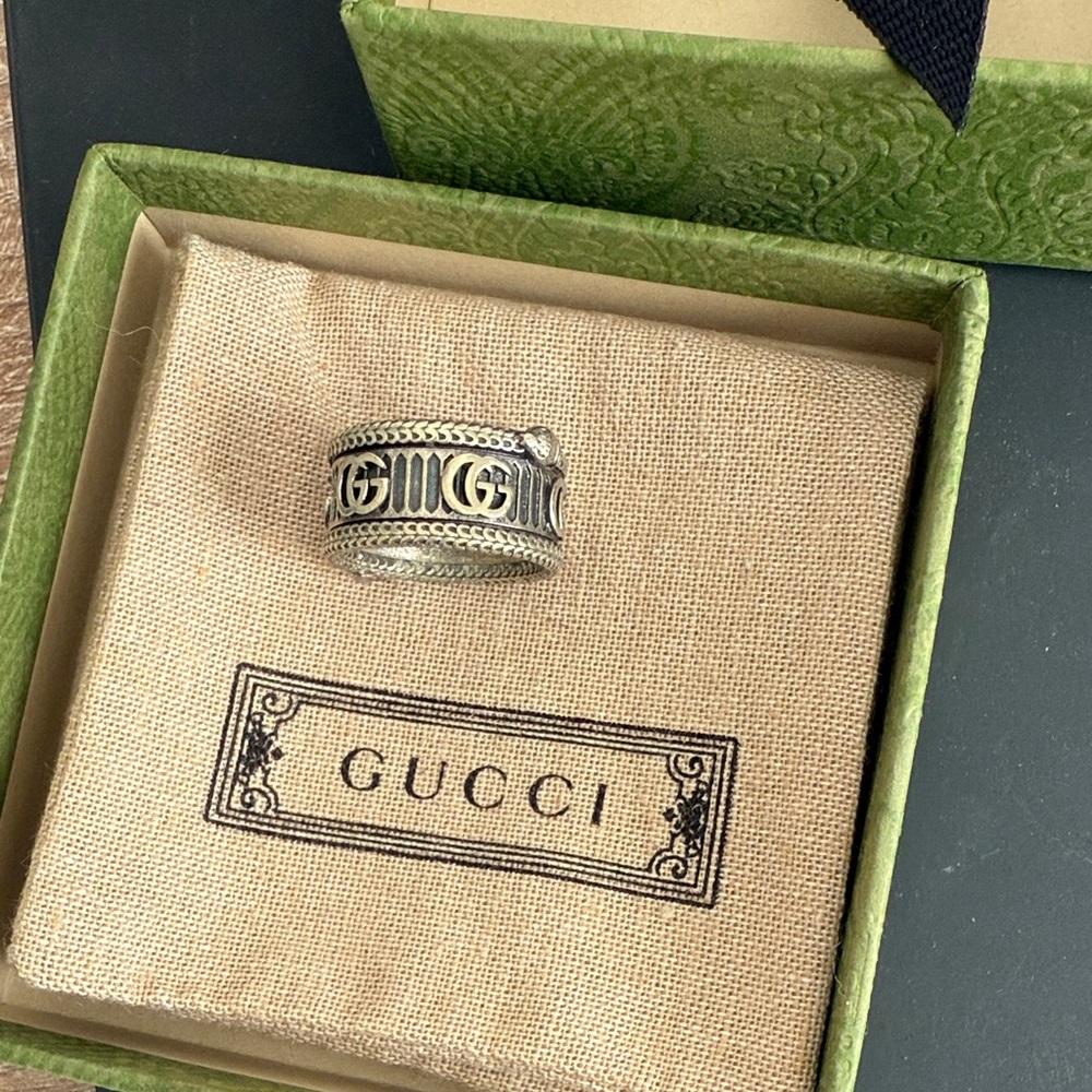Gucci Women's Silver Logo Ring